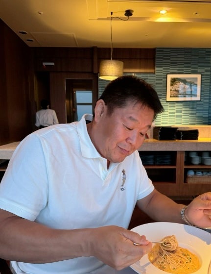 元力士の美人妻が落合シェフのパスタを紹介