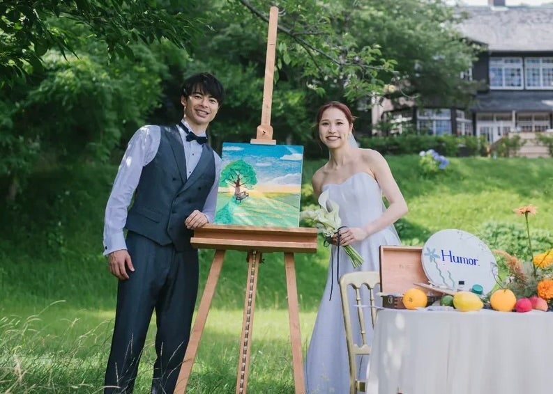 3年越しの挙式に祝福の声続々！三笘薫＆クリア夫妻がウェディングフォト公開