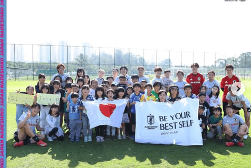 なでしこジャパン、現地の日本人学校と交流！