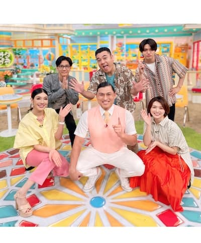 アンミカ、サタデープラス キャスト達とスマイルのショット