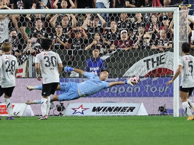 クラブへの忠誠心溢れるGKが勝利を報告「入る前にニヤニヤすな！」の指摘も