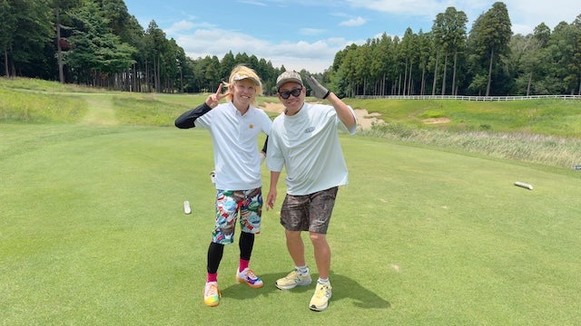 手越祐也が“兄貴”宮川大輔と炎天下ゴルフ　笑顔の2ショットが話題