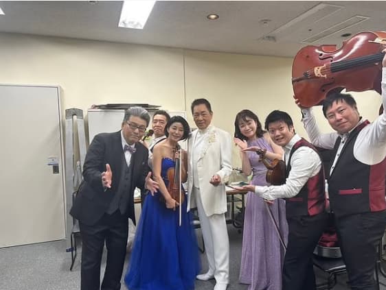 高嶋ちさ子、錦野旦と共演で観客魅了