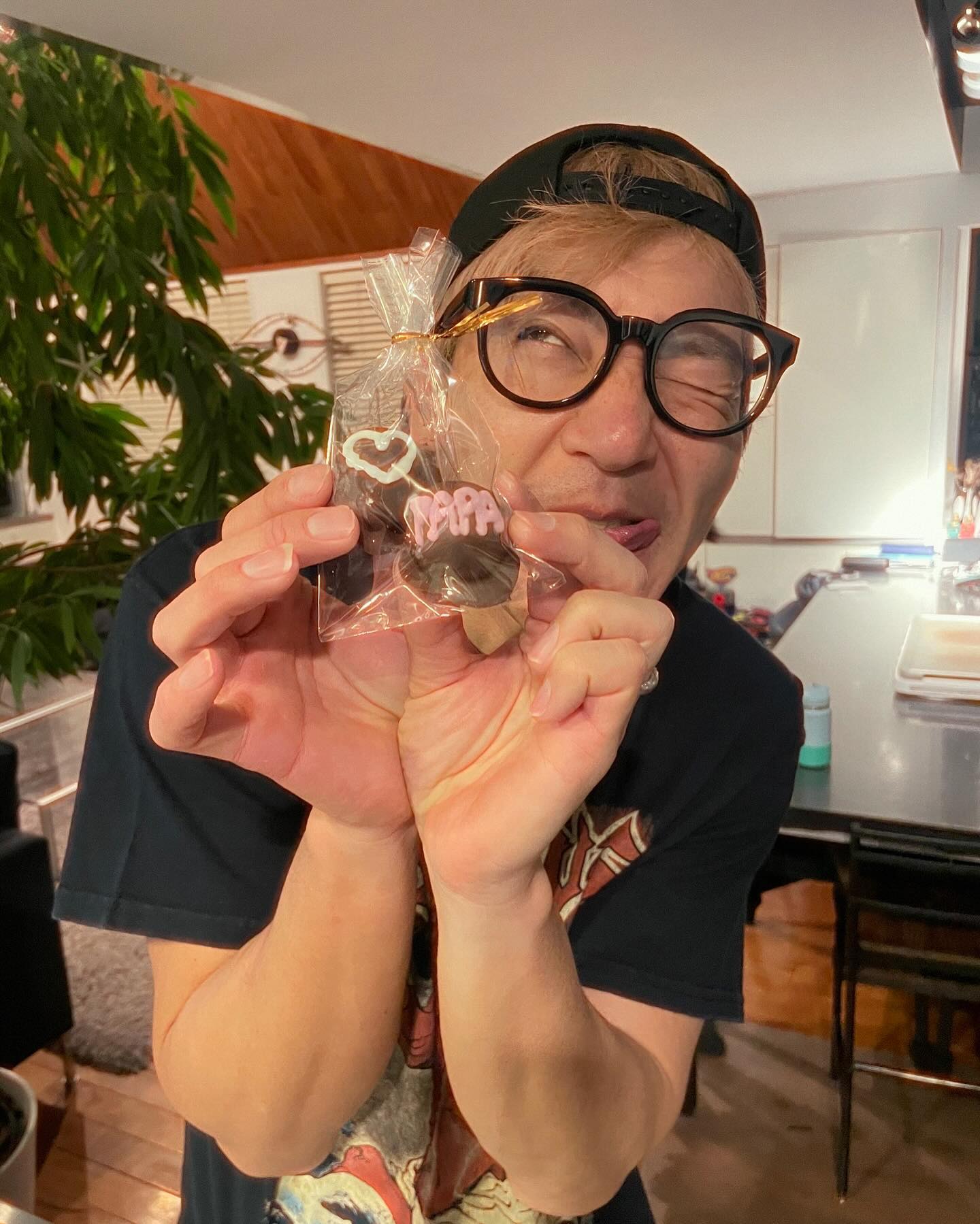 つるの剛士がバレンタインプレゼントを貰い大歓喜「やややっほほほ〜い！」