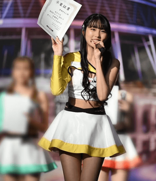 ”レモンガールの魅力”、あのリングガール、卒業証書を手にした”美脚マイク・ショット”にファン歓喜！！