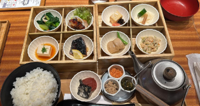 石田ひかり、羽田空港で癒やしの朝食を満喫　病み上がりの身体に染みる「ひとしなや」