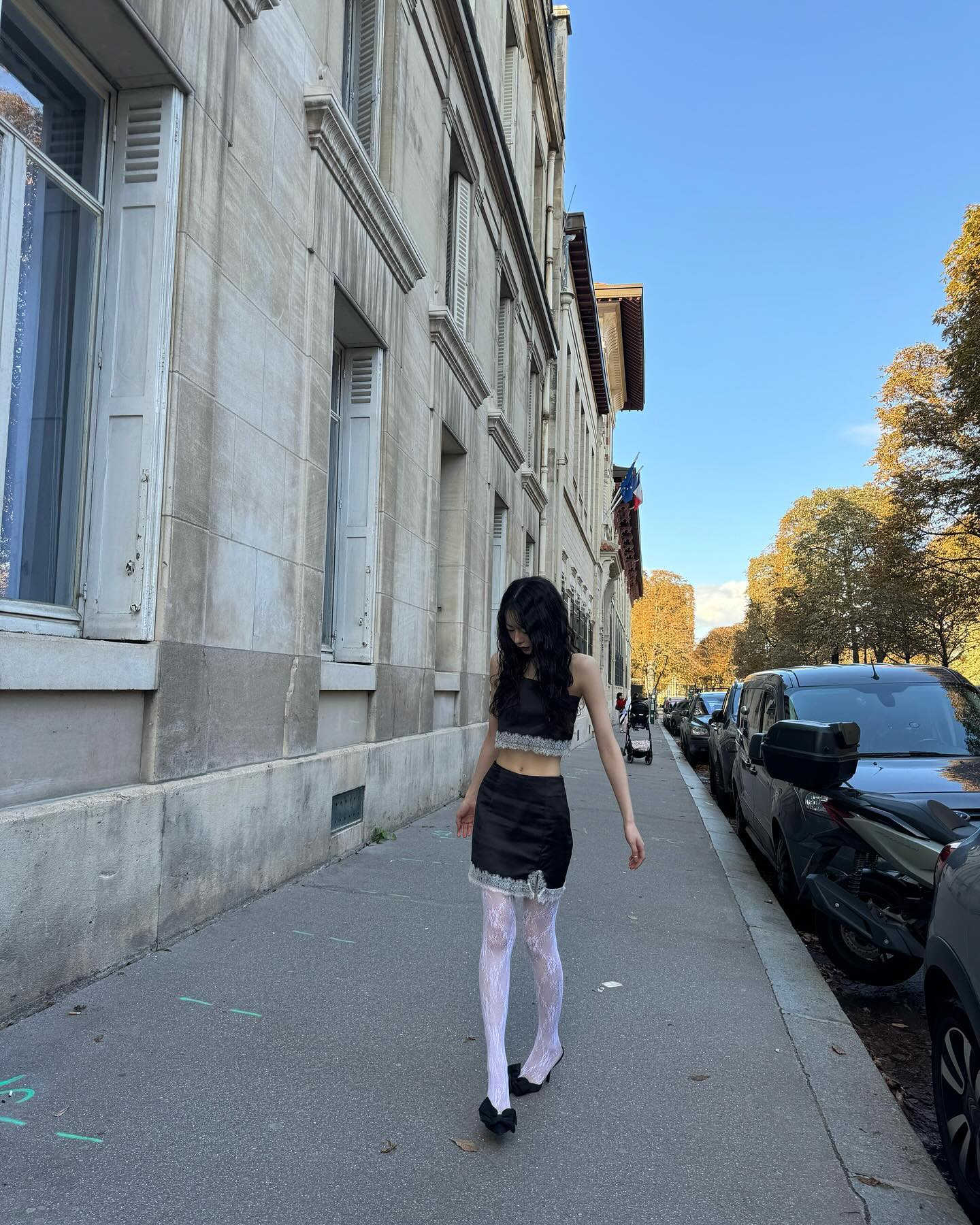 圧倒的美女が降臨！あまりのビジュ爆発にファン「エレガント」「黒髪めちゃくちゃ似合う」