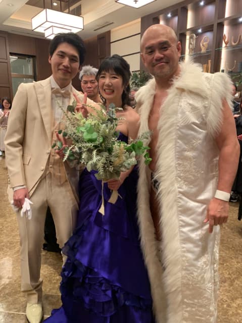 プロレスラーの秋山準、結婚式プロレスが無事終了も花嫁よりも白い？