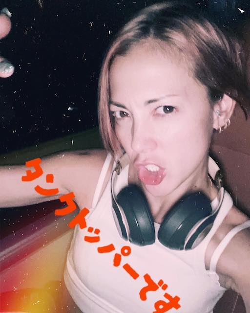 土屋アンナが中国を満喫　ビールの飲みっぷりが気持ち良すぎる！