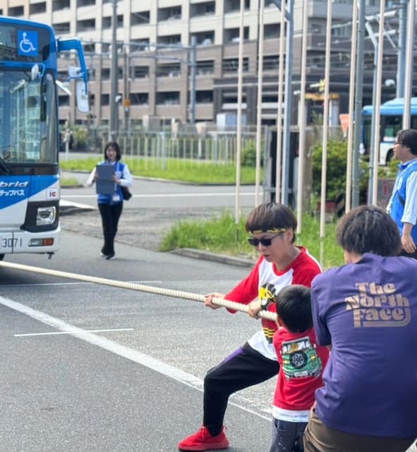 あのピン芸人が地域密着イベントに出演！「バス綱引きだけマジ疲れた」