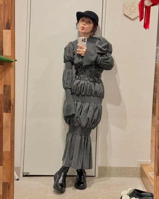 「とてもユニーク」高橋愛、個性が光るデザインの服でコーディネートを披露！