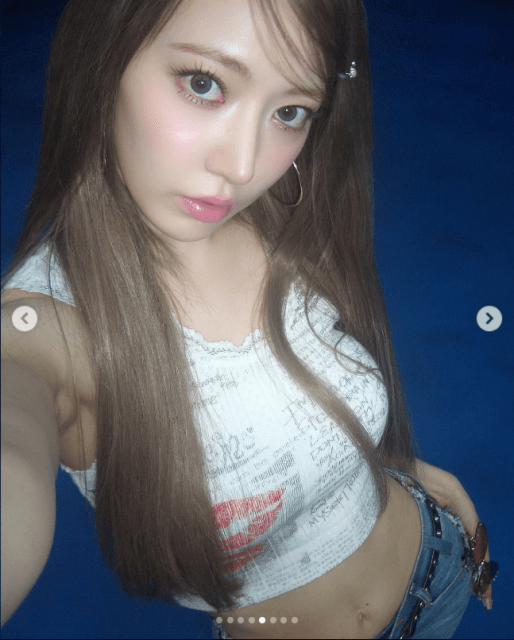 LE SSERAFIM宮脇咲良「ヘソ出しタンクトップ」がカッコ可愛いと話題！