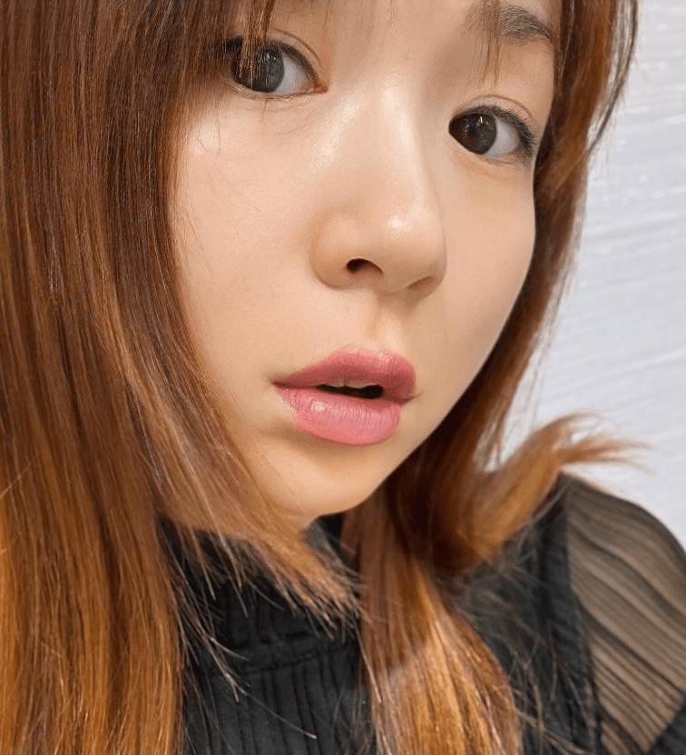 「ほしのあき、話題のリップ公開！LAURA MERCIERの『610』に絶賛の声」