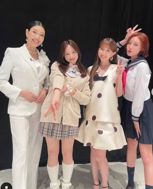 「可愛さ爆発してる」May J.珍しいミニスカで美脚披露！