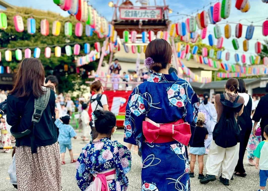 母娘で浴衣姿に「癒される」の声！陣内智則の美人妻が夏祭りショットを公開