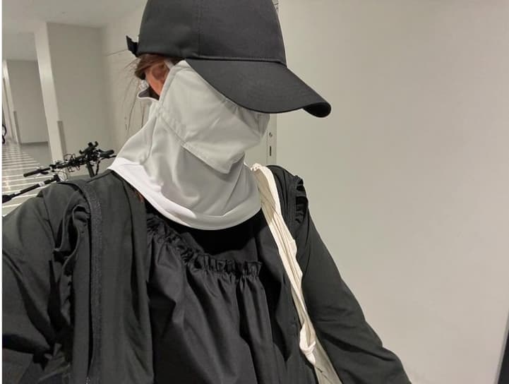 小倉優子　日焼け対策バッチリで自転車サポート！野球を応援しながら良い運動も