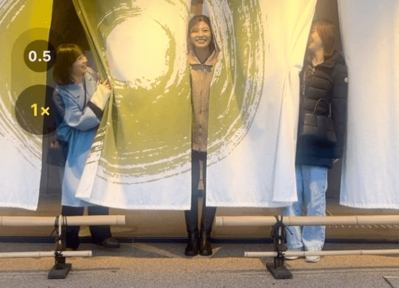 「美女三人、可愛すぎです」あの女子アナウンサーの暖簾でひょっこりムービーにファンときめき！