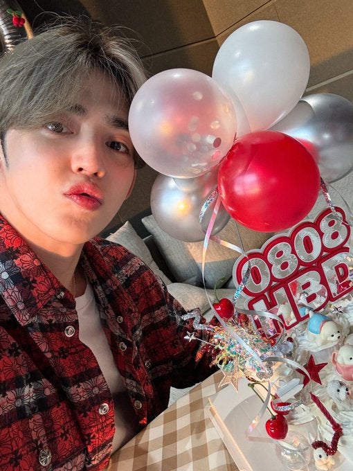 人気韓国アイドルの誕生日「ケーキ可愛すぎるし、全部が可愛い」