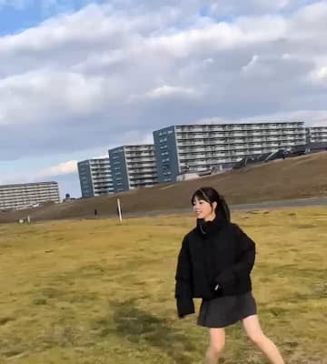 「足さばきが軽やか」NMB48 坂下真心のミニスカ姿での”華麗サッカー”動画に反響