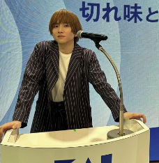 板垣李光人、「いい刃の日」イベントに登場！“若手CEO感”あふれる姿にファン沸く