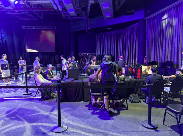 「やはり海外勢との対戦は実りアリ」プロゲーマー・板橋ザンギエフがドミニカの試合会場で練習