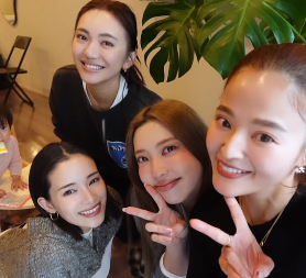 尾崎紗代子、「元平成ギャル」集結！友人を祝福！