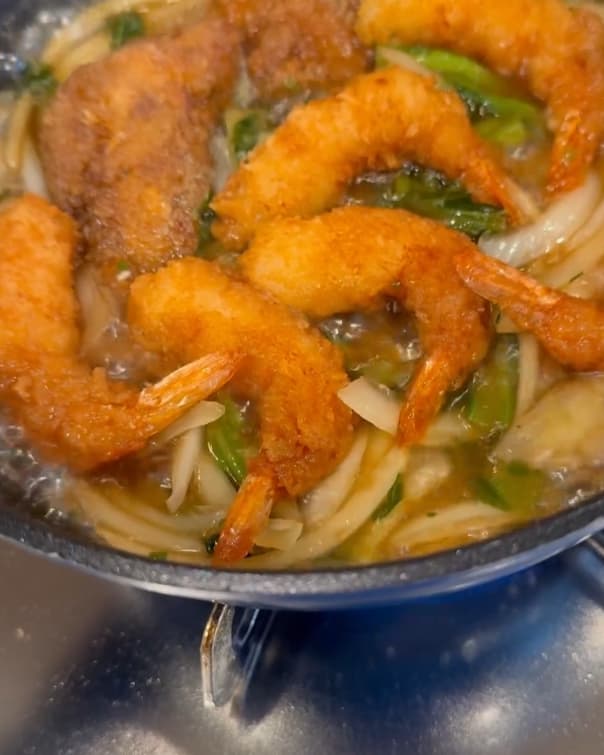 音が飯テロすぎる…！小川菜摘のトロトロ卵とじ動画が話題に！