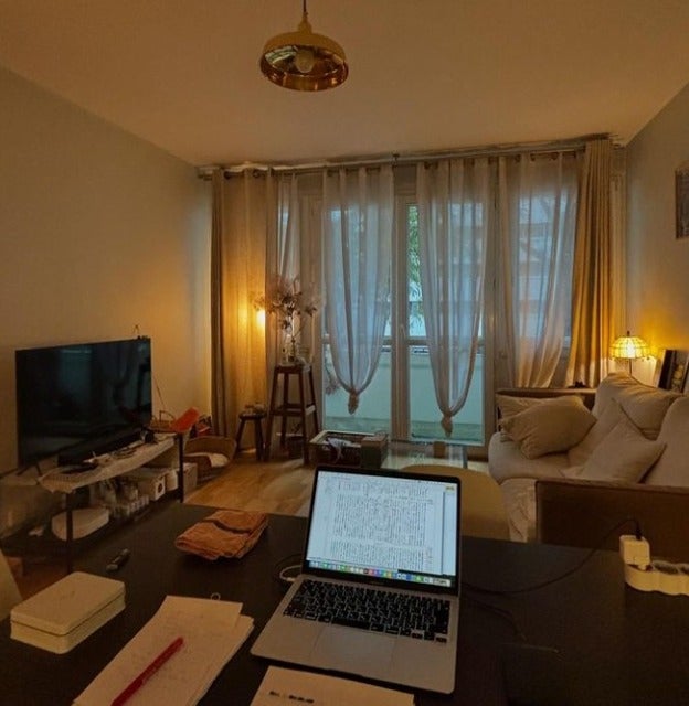 猫沢エミがパリの秋冬の日照時間の短さを感じる