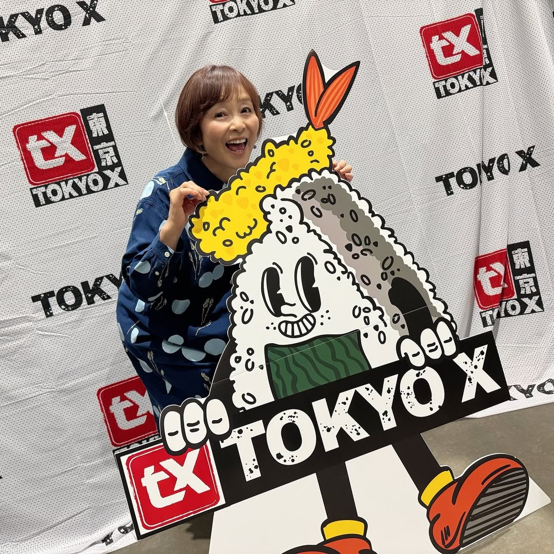 声優・日髙のり子、アメリカのヒューストンでの笑顔いっぱいの写真を公開！「とっても可愛い」