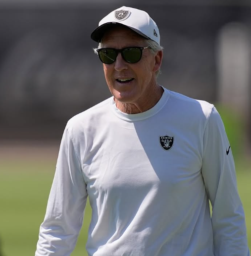 73歳の情熱が止まらない！“勝者”ピート・キャロル、レイダースの指揮で魅せた若さと風格