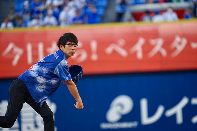 あのベイ党芸人が"人生初"始球式に挑戦！見事なピッチングフォームを披露