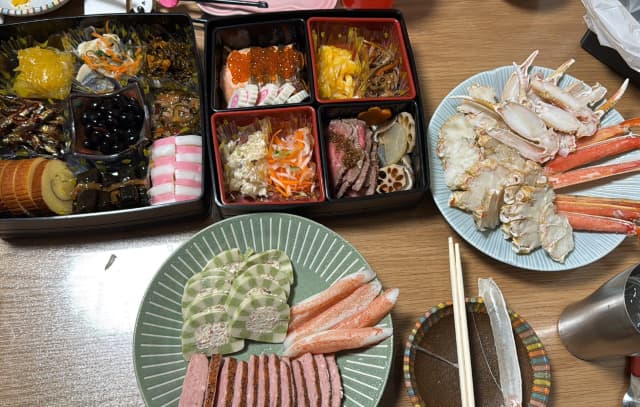 お笑い芸人の鈴木Ｑ太郎、おせち料理に「今年は妻が本気を出してくれた」と豪華おせちを披露！