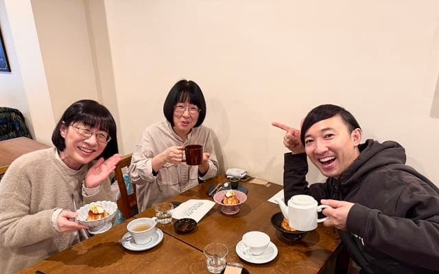 阿佐ヶ谷姉妹があの男性芸人と”オバサン会”!?微笑ましいやり取りにファン「理想のお友達関係」