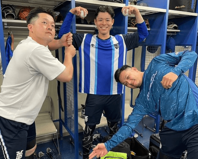 昨季オリ戦力外　DeNA中川颯がプロ初勝利&初安打 牧秀悟らと爆笑写真も