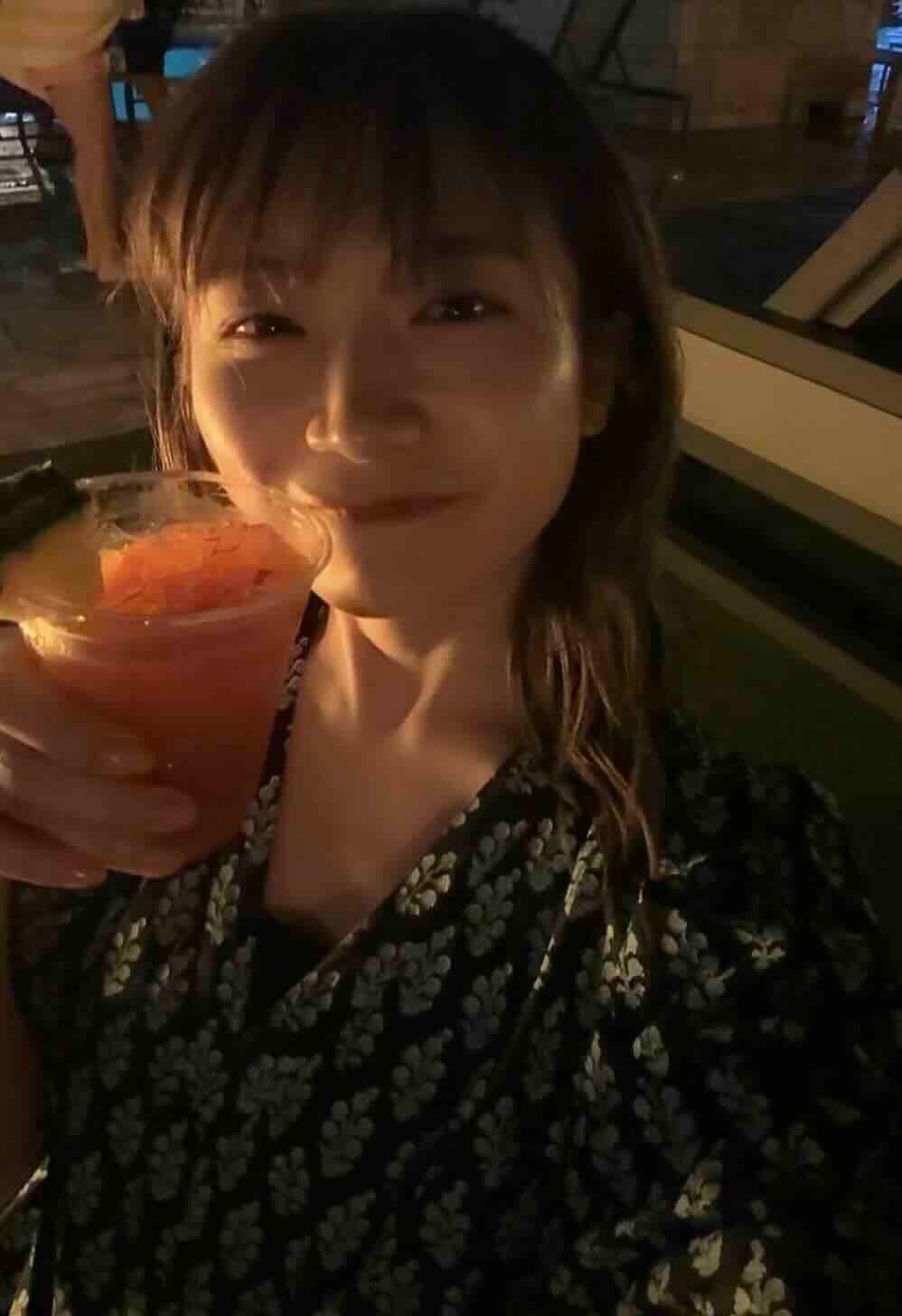 秋元真夏、ハワイ街歩きオフショットが話題