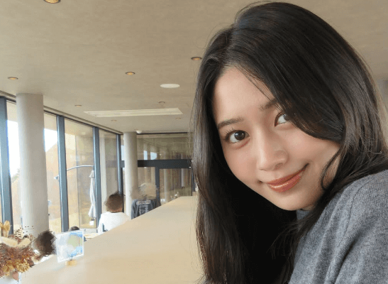 「可愛いですね」ラグビー美女子、カフェで披露した”お気に・スタイルショット”に女子ファンも絶賛「透け感のあるタイツで美脚なのも素敵」