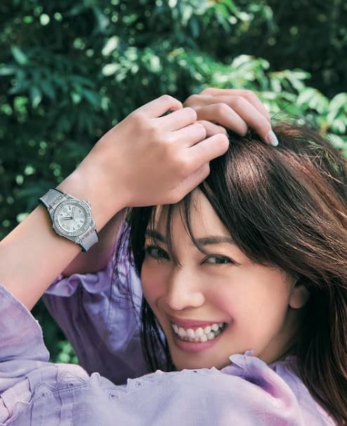 蛯原友里　日本限定モデルの輝き！ウブロ『ビッグ・バン ワンクリック モノクローム』の魅力