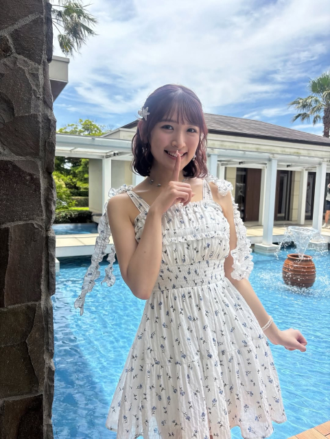 「夏が似合いますね」「世界一可愛い」ミニキャミワンピから美肌あらわ！激カワアイドルが魅せた夏のお嬢様ショットにファン悶絶⁉