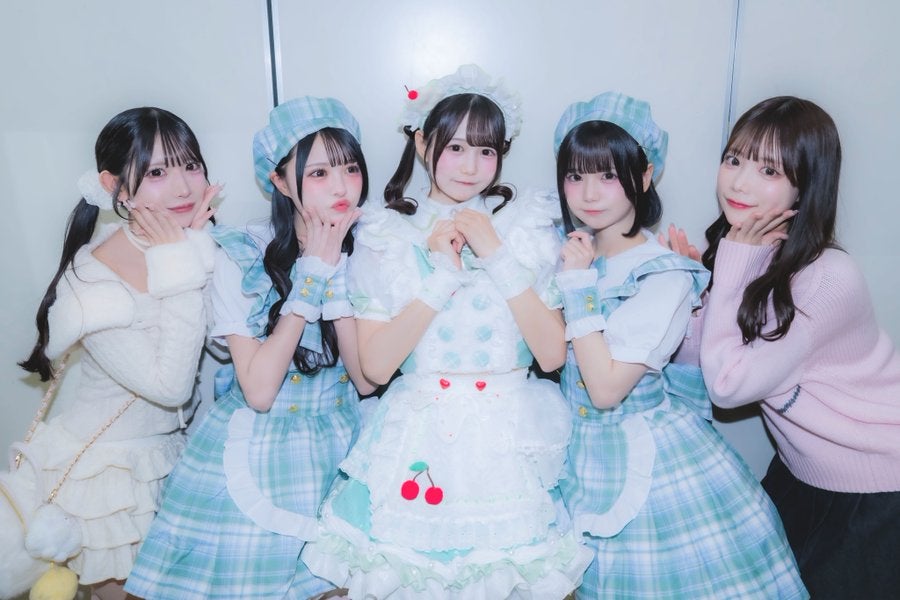 「国宝すぎる」人気急上昇アイドルグループの“数年越し”ショットが大反響