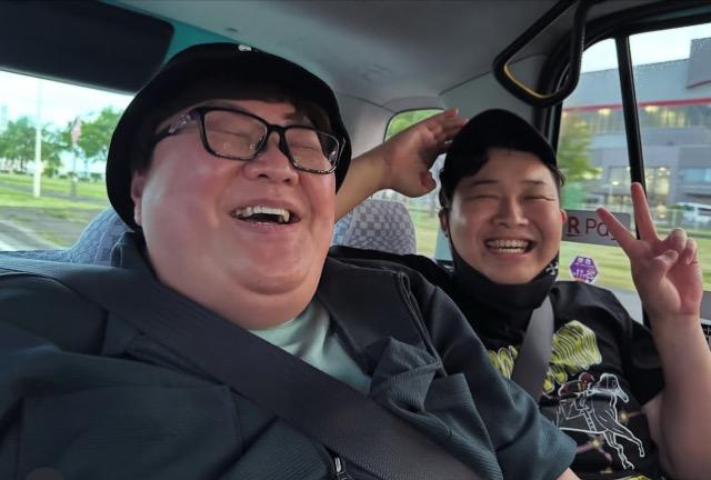 ンダホ、デカキンと“最後の旅”で後ろ席指定 車傾くドライブ&馬ツアーに密着