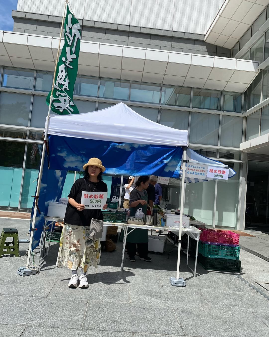 杉田かおるが憧れの売り子さん体験を楽しむ！