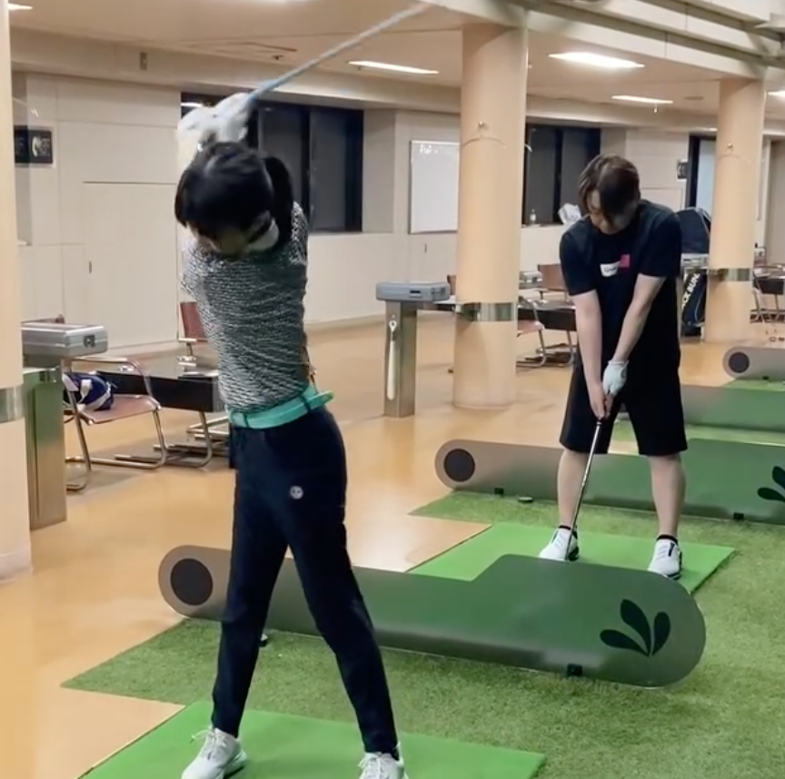 「天使の輪！」國光(小林)麻耶、艶髪＆夫婦ゴルフショット披露しファン安堵「お元気そうでなにより」