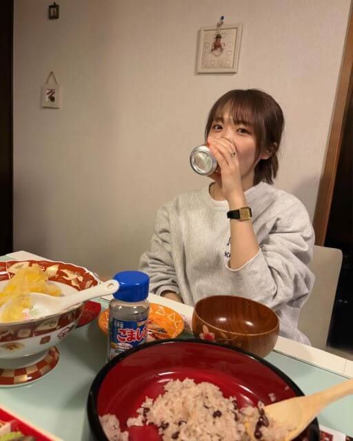 実家の味は最強！秋元真夏のほっこり赤飯ディナー