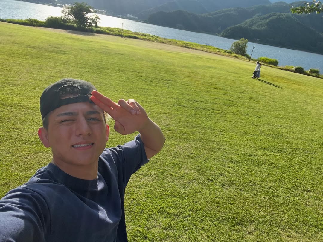 鈴木千裕、大自然をバックにした写真がかっこよすぎると話題に