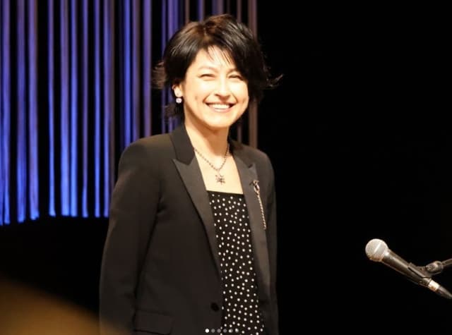 岸谷香、弾き語りツアー完走！次は新作制作へ