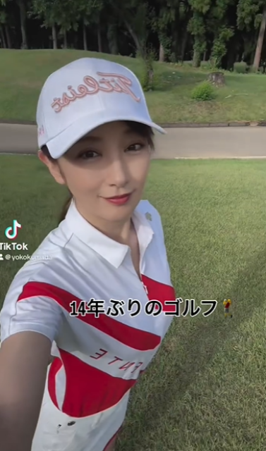 14年ぶりのゴルフに挑戦！43歳美魔女タレント・熊田曜子、美しすぎるミニスカウエアでナイスショット！
