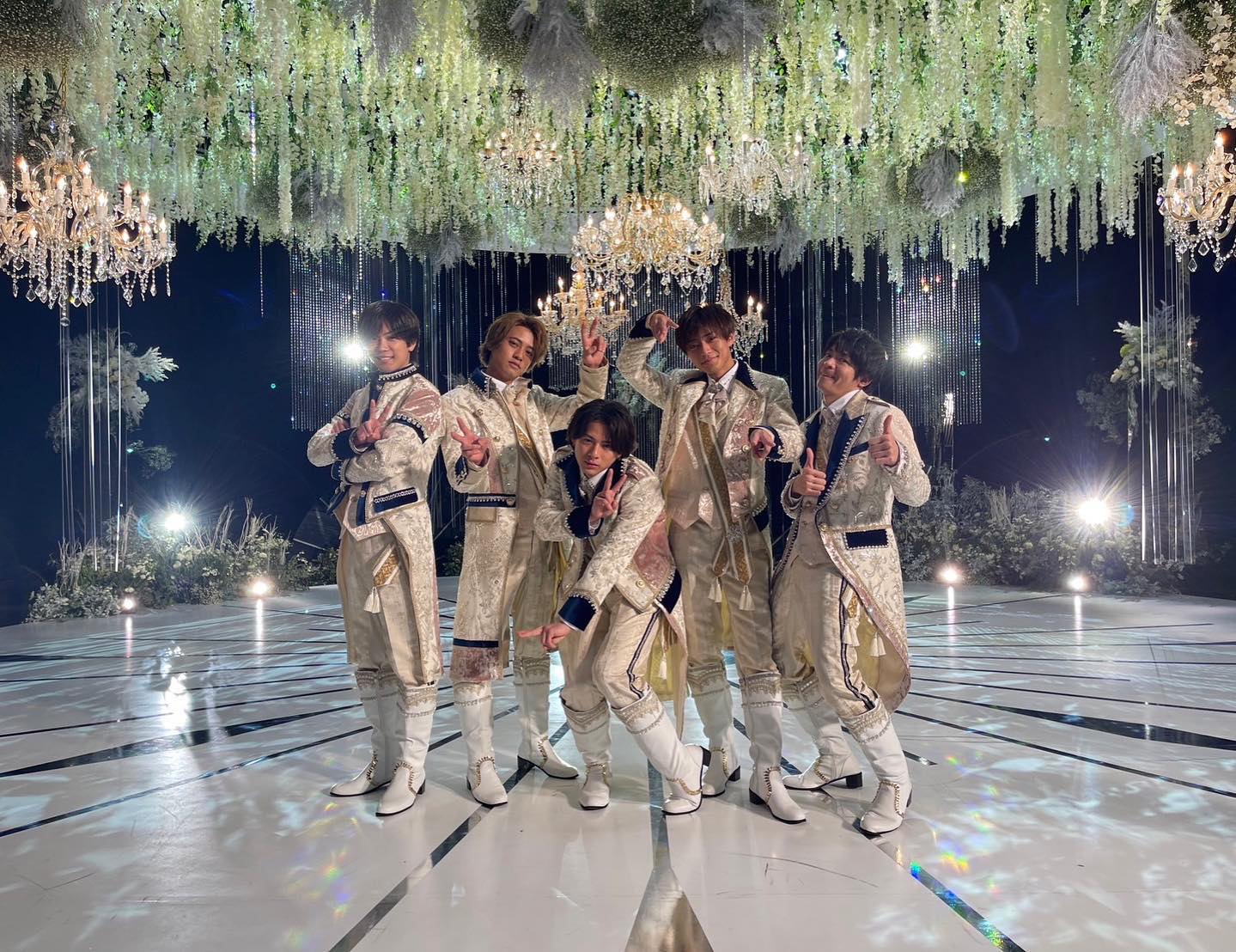 King＆Princeがベストアルバム発売に合わせて5人の記念写真を公開📸　MV衣装姿に「かっこよくてキラキラで永遠に大好きです！！！！！👑🥺💓」