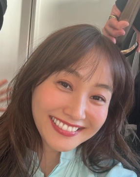 藤本美貴、撮影中の笑顔にファン癒される！「ミキティスマイル最強」