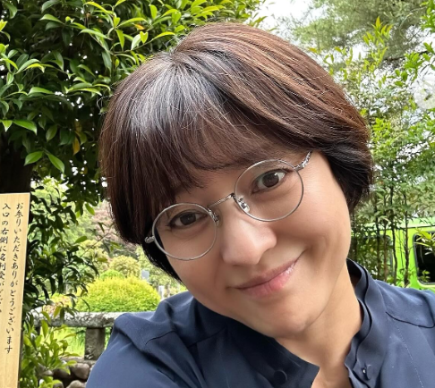 三田寛子、“父の墓前へ”静かなお盆の願い　芝翫の公演成功を祈る姿に感動の声