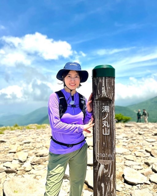 南沢奈央、登山番組で湯ノ丸山に挑戦「満開のレンゲツツジと、山々の緑、そして青空！」